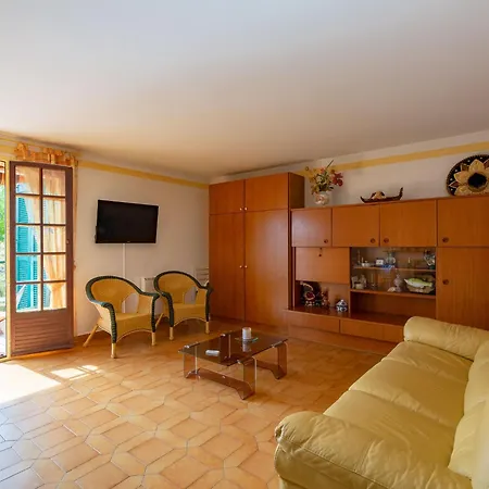 Apartment Les Pins By Interhome Saint-Raphael (Var)